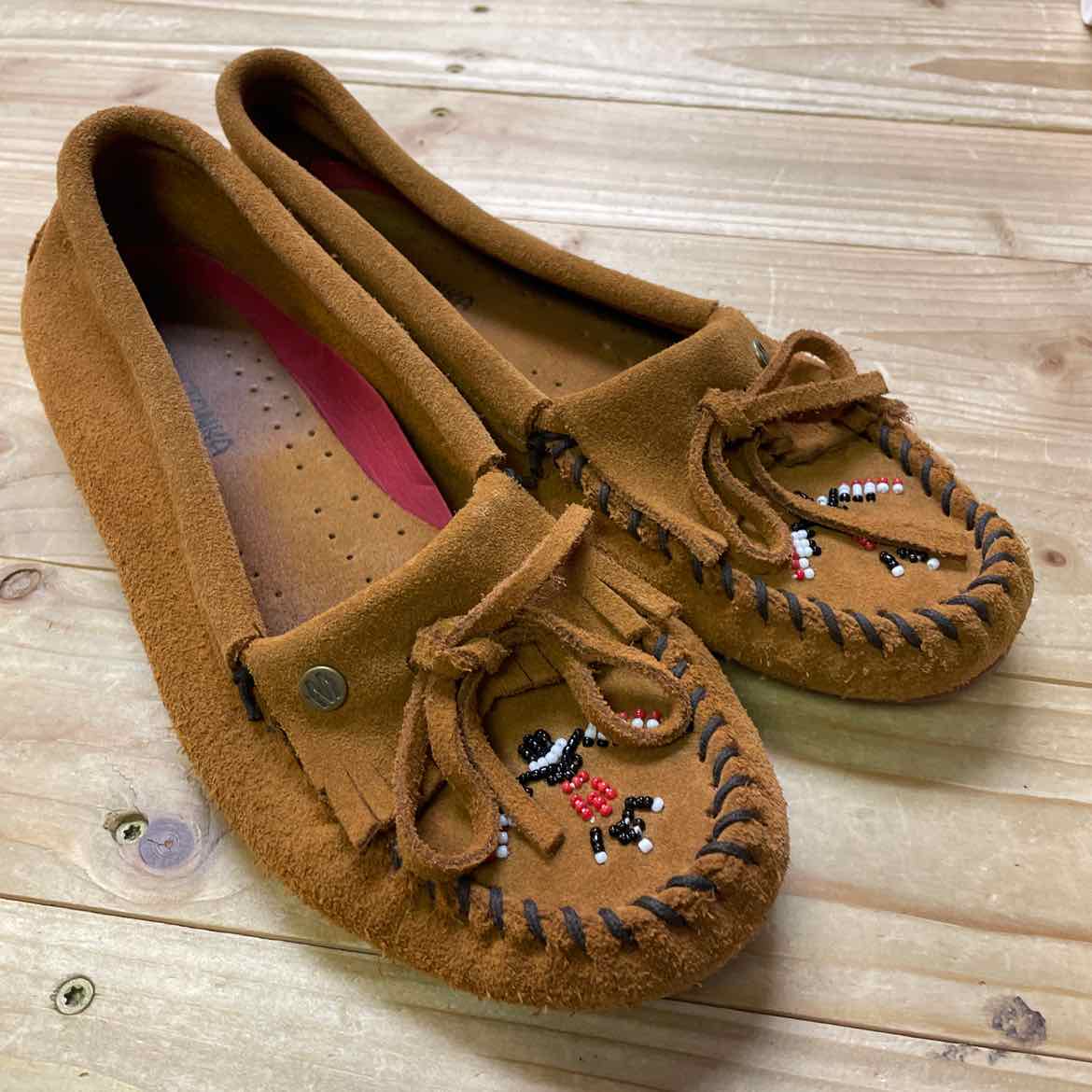 MINNETONKA MOCCASINS 9