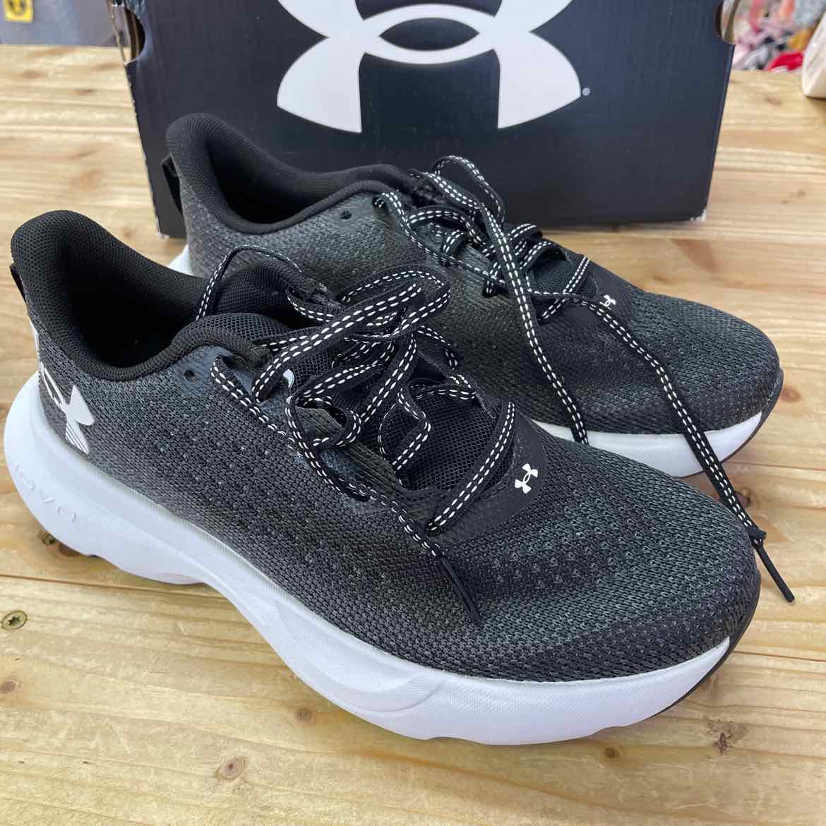 NEW! UNDER ARMOUR SHOES 6