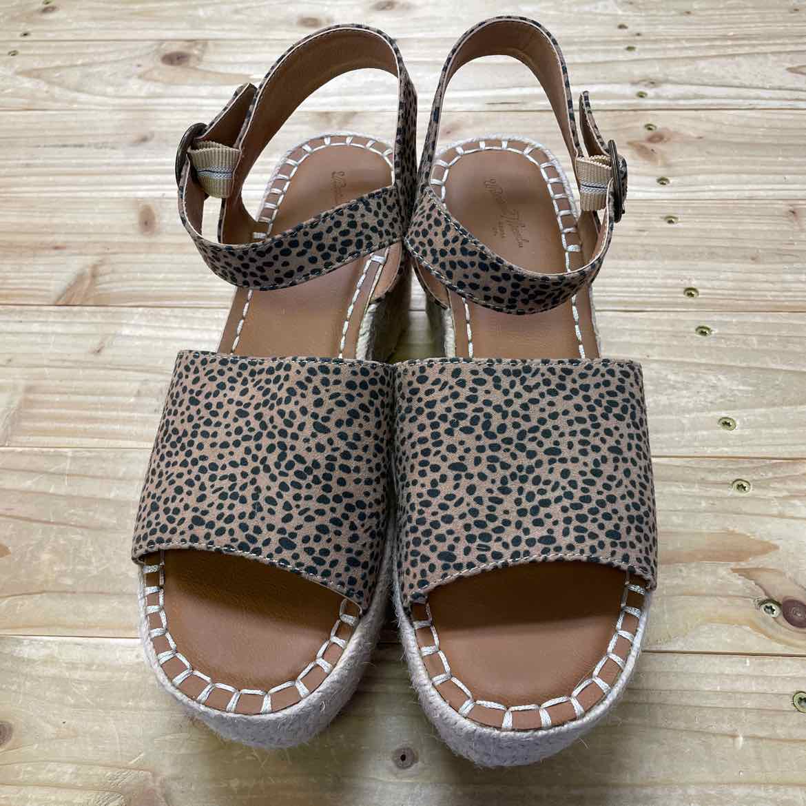 UNIVERSAL THREADS SANDALS 8.5