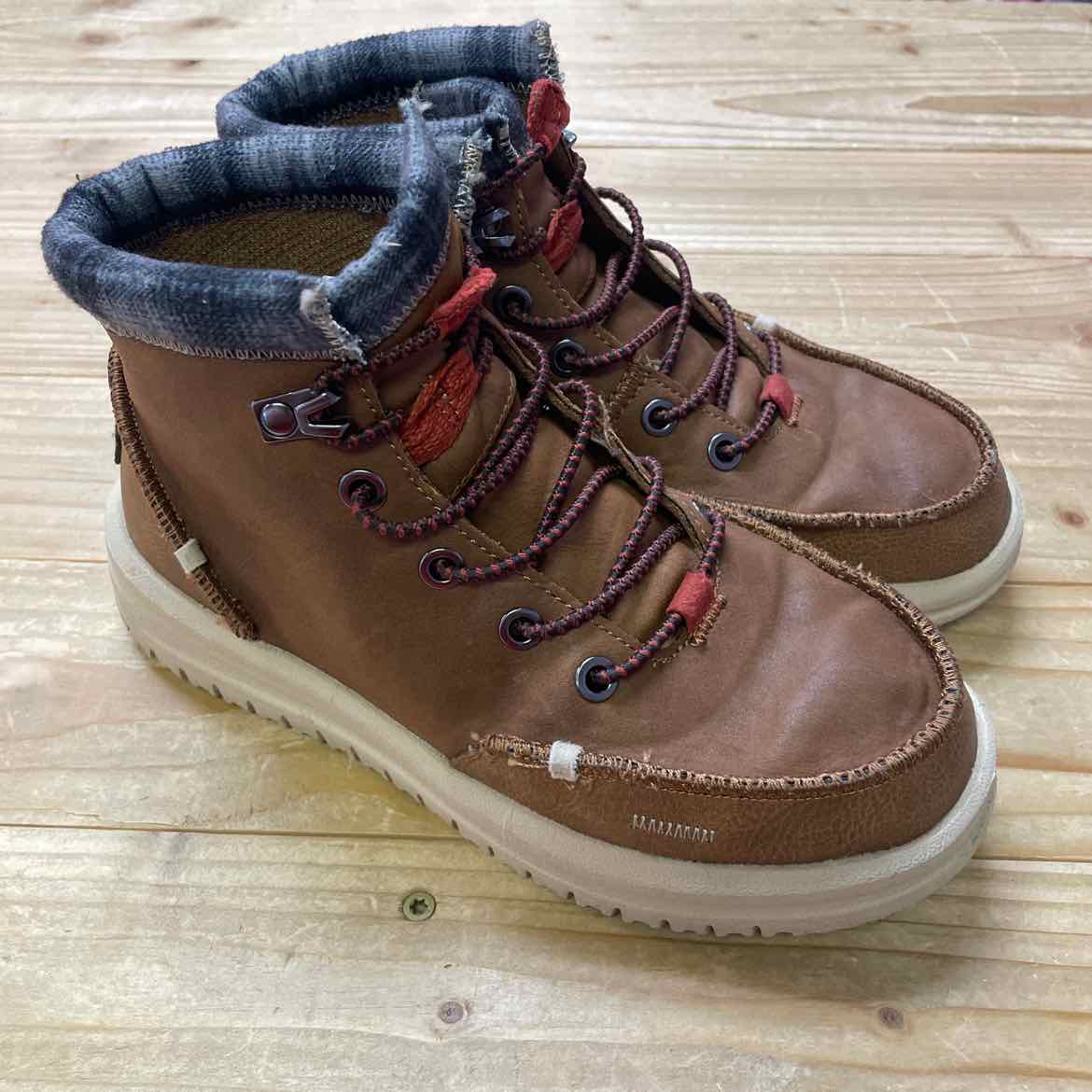 HEY DUDE BROWN BOOTS J2