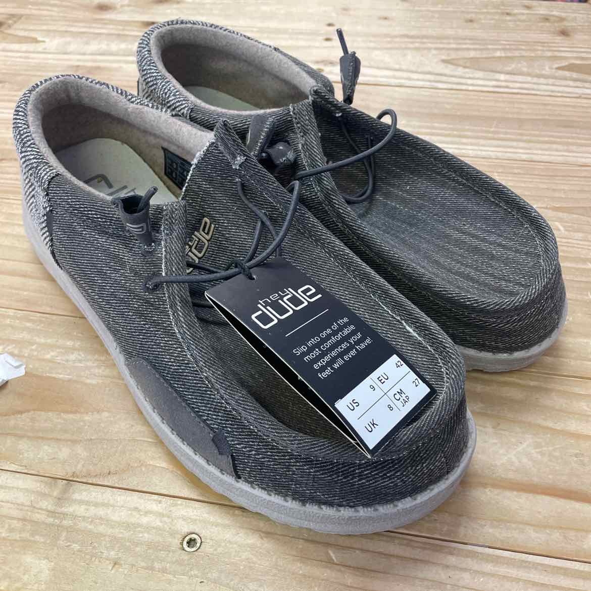 NEW! HEY DUDE WALLY SHOES 9
