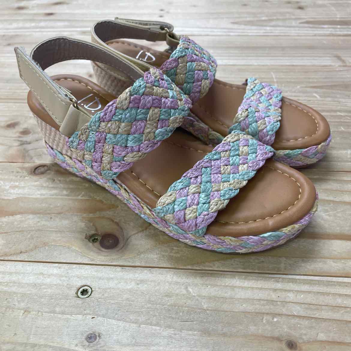 NEW! BRAIDED SANDALS 13