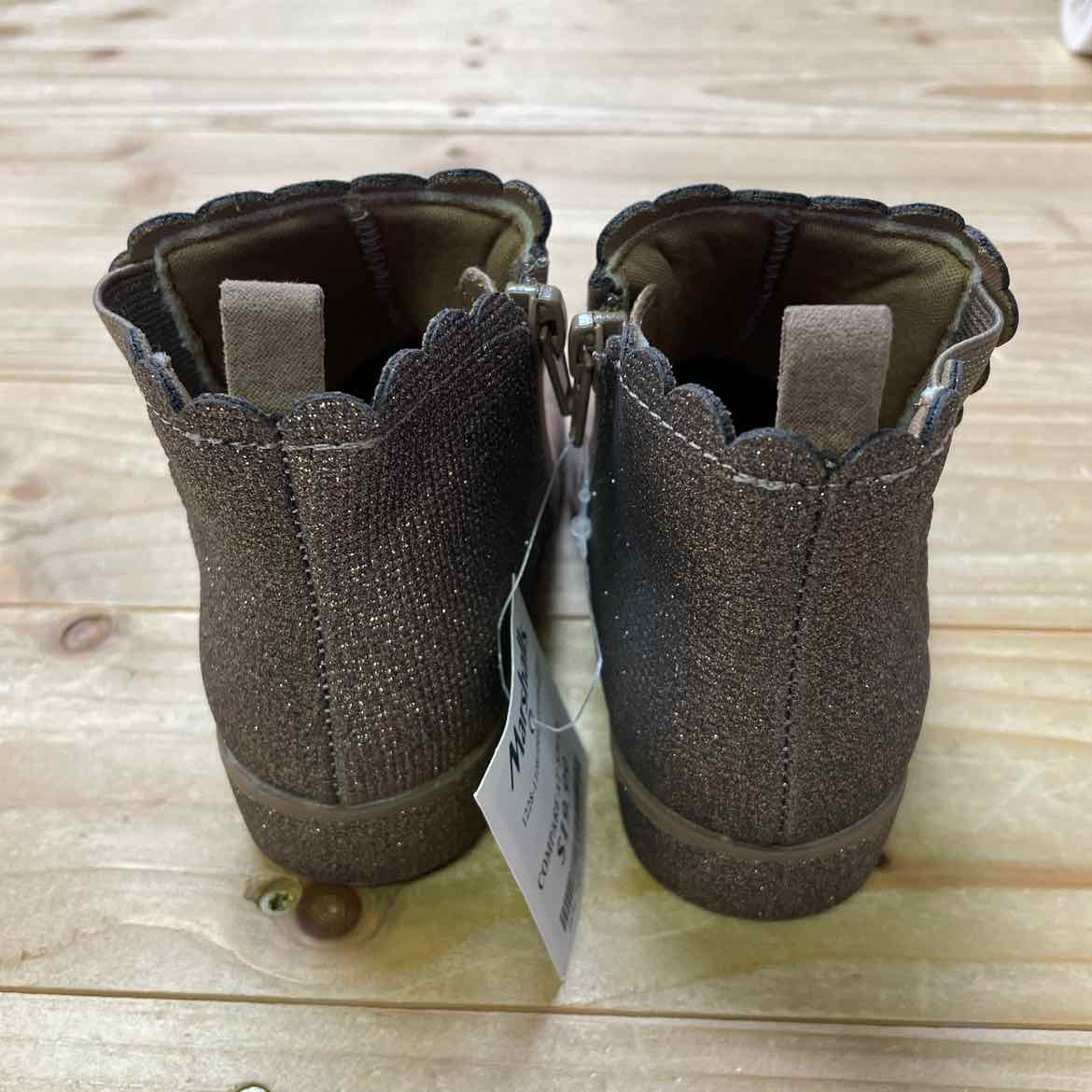 NEW! BROWN BOOTIES 9