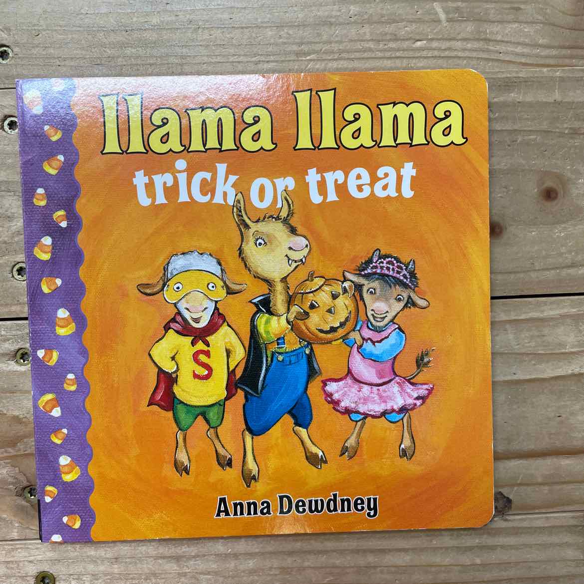 HALLOWEEN BOARD BOOK