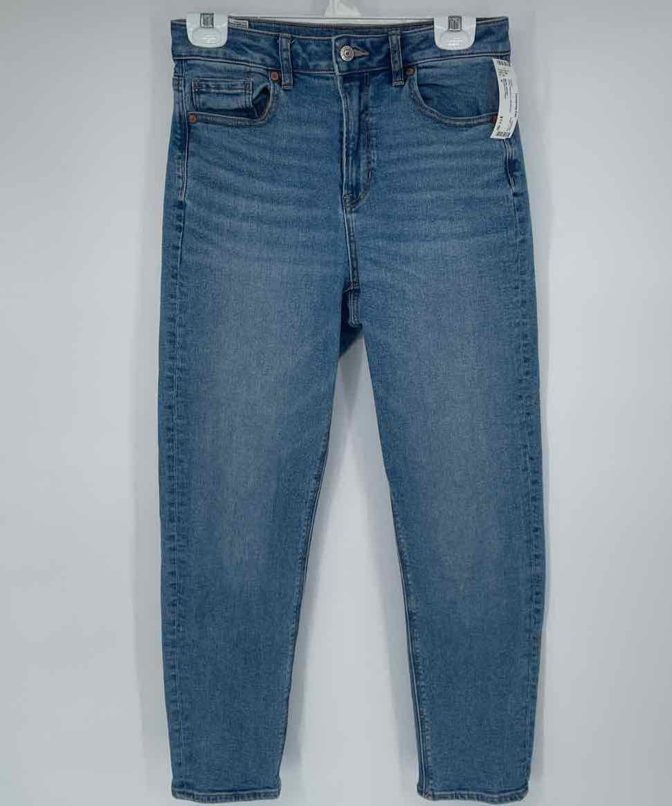 AMERICAN EAGLE MOM JEANS 4