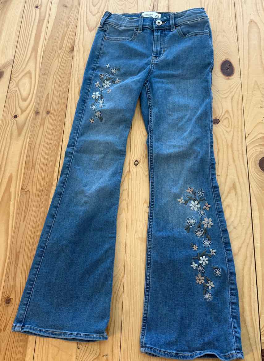 ABERCROMBIE EMBROIDERED FLORAL JEANS 9/10