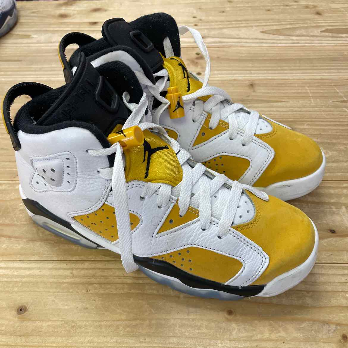NIKE AIR JORDAN 6  RETRO HIGH 4.5 WHITE/MUSTARD SUEDE