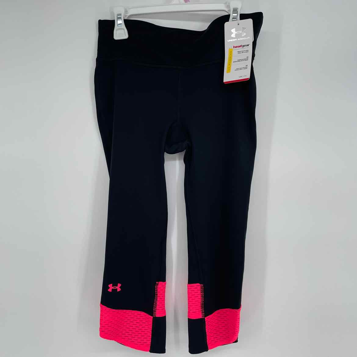 NEW! UNDER ARMOUR CROPPED LEGGINGS S