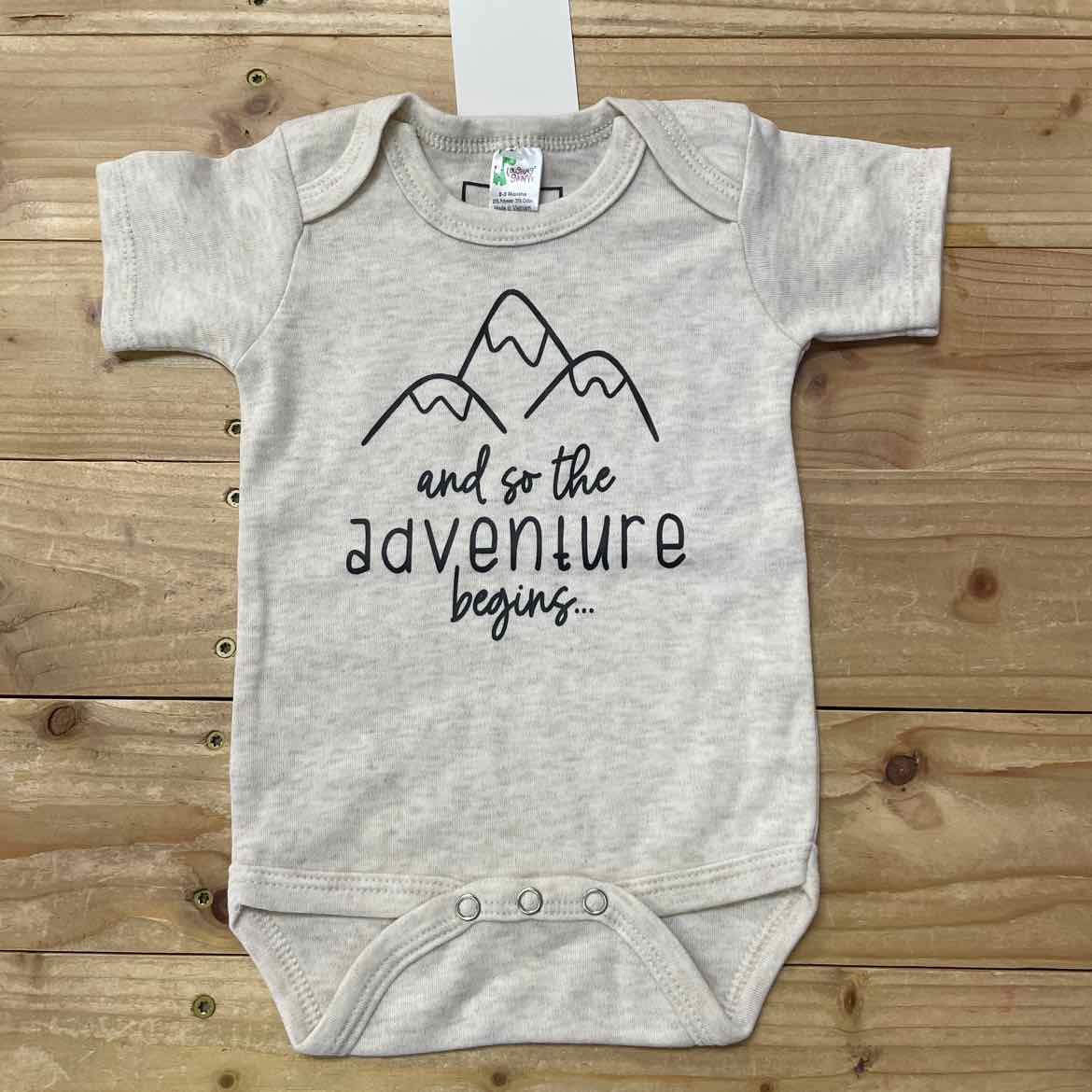 NEW! LAUGHING GIRAFFE ADVENTURE ONESIE 0-3 MOS