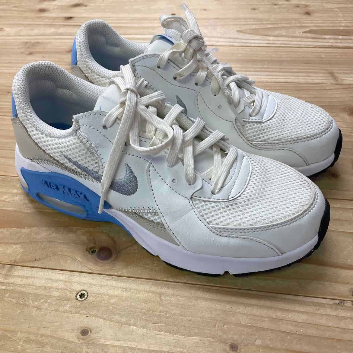 NIKE SHOES 6 WOMENS