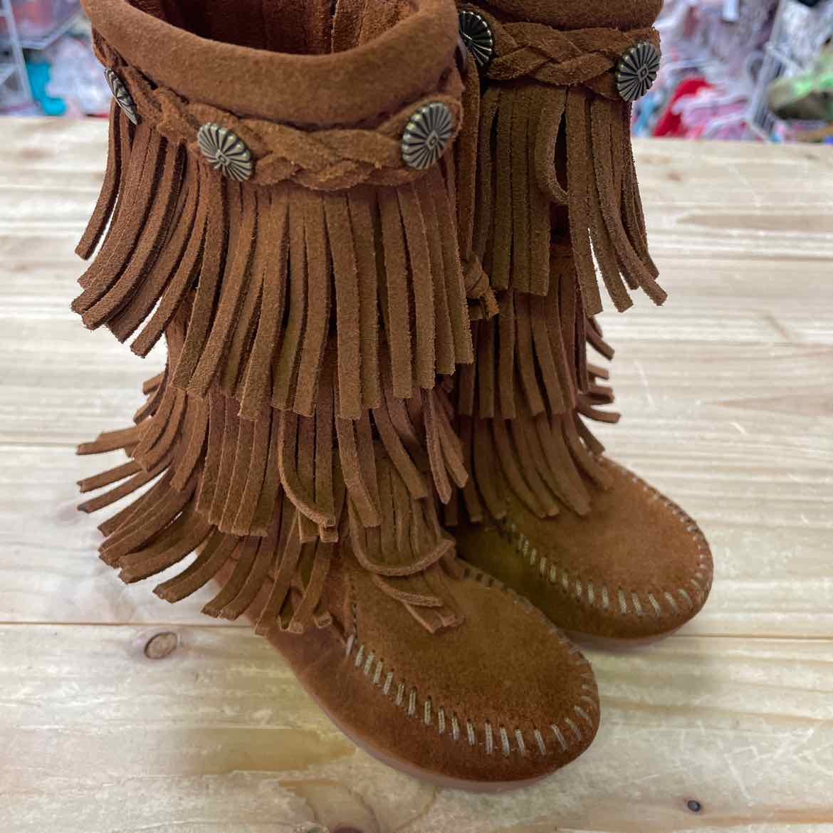 MINNETONKA FRINGE BOOTS 7