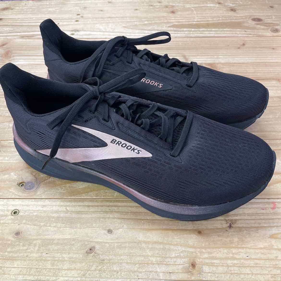NEW! BROOKS REVEL 8 SHOES 11