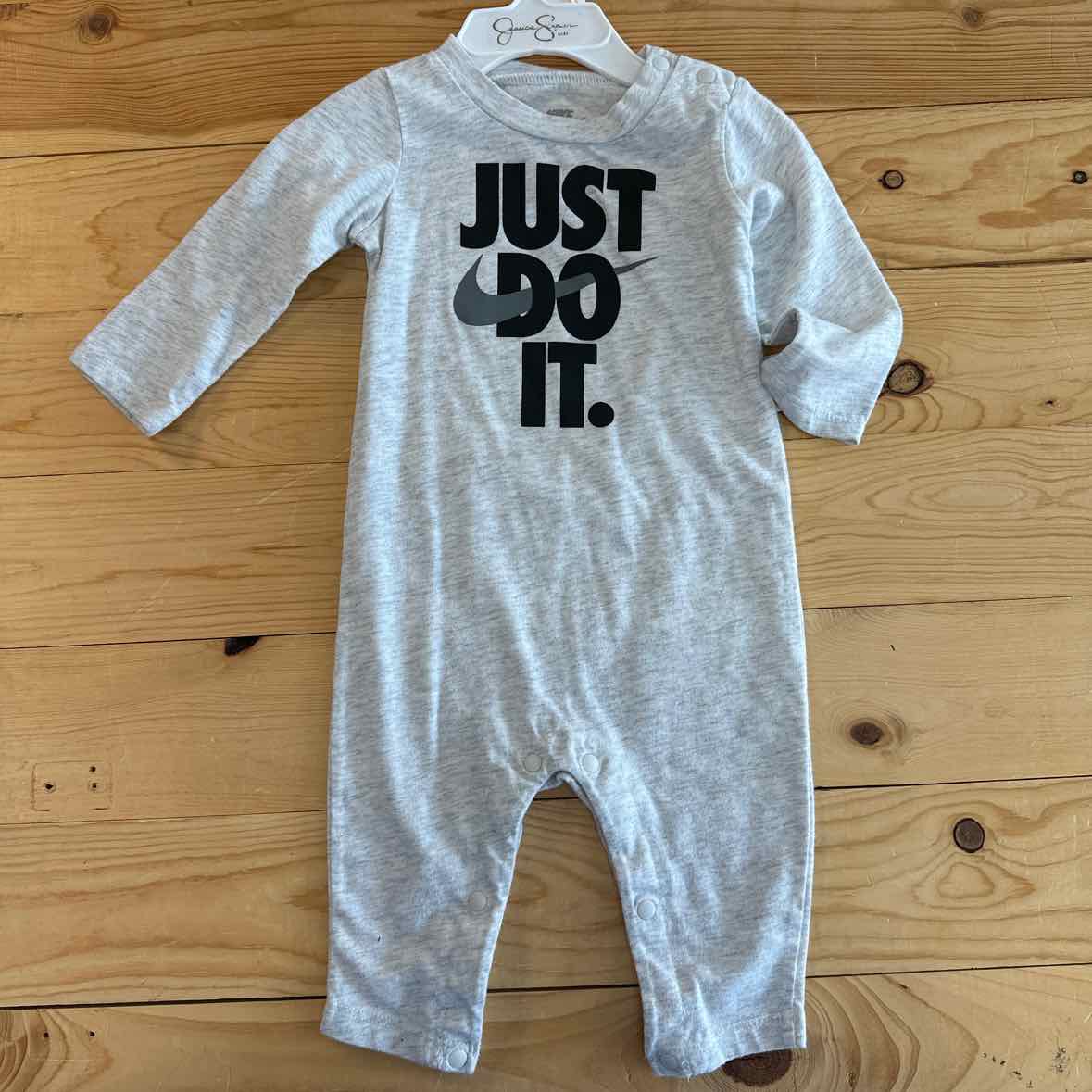 NIKE GRAY 1 PC 6 MOS