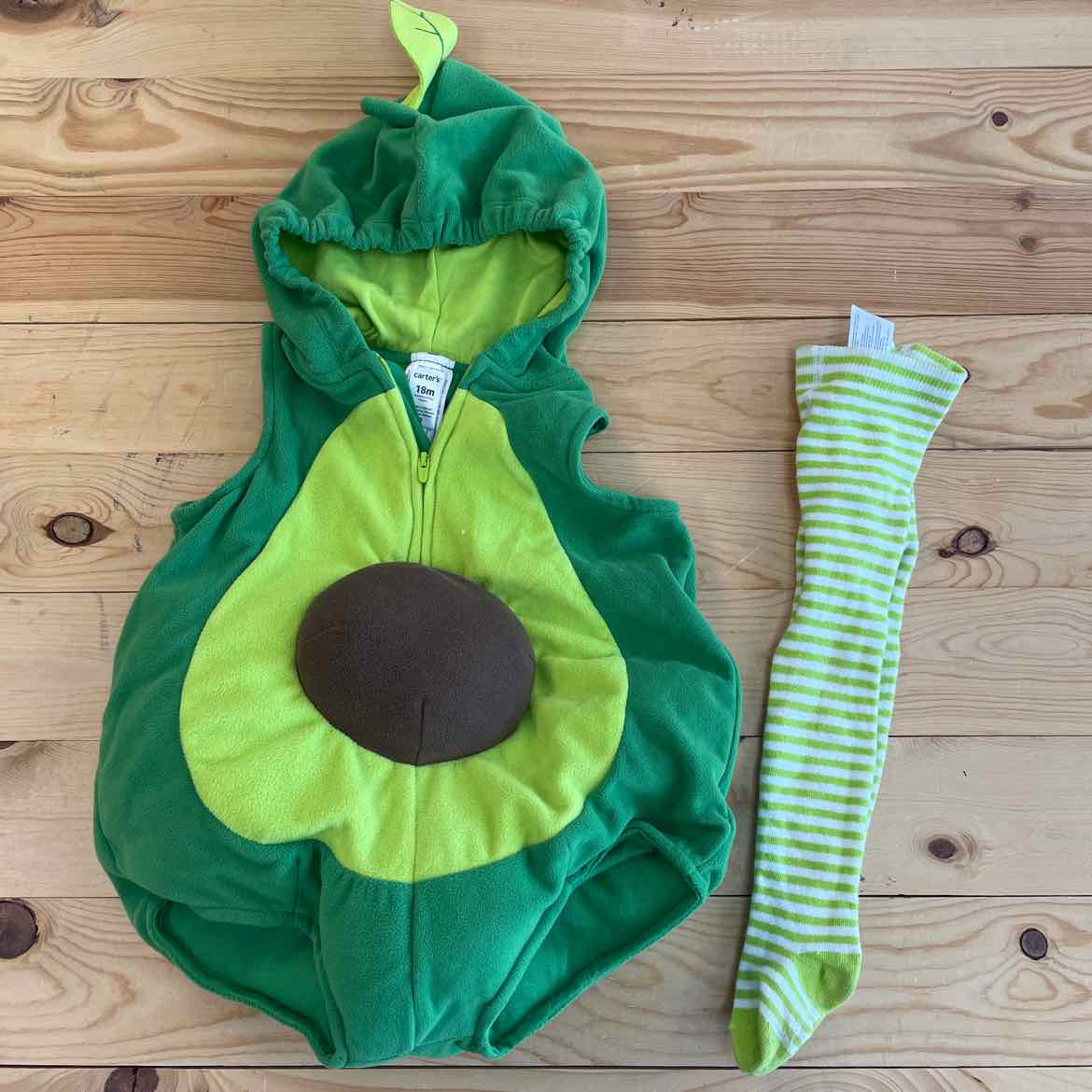 CARTERS AVOCADO COSTUME 18 MOS