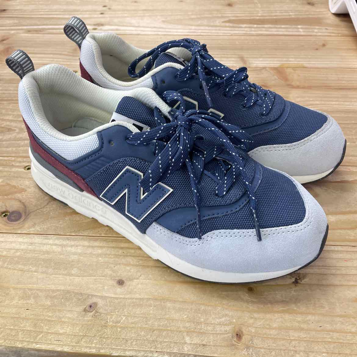 NEW BALANCE NAVY/GRAY SHOES 5 BOYS