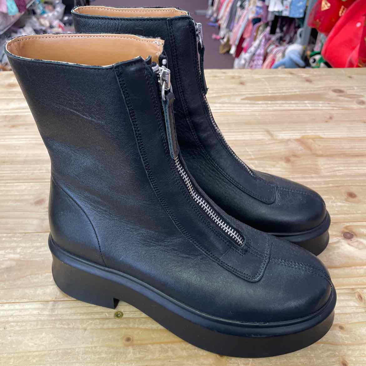 BLACK STEVE MADDEN JONES LEATHER BOOTS 6.5