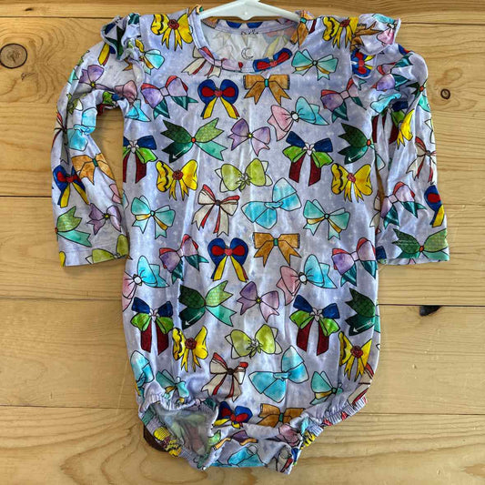 GIGI'S BAMBOO BOW ONESIE 6-12 MOS
