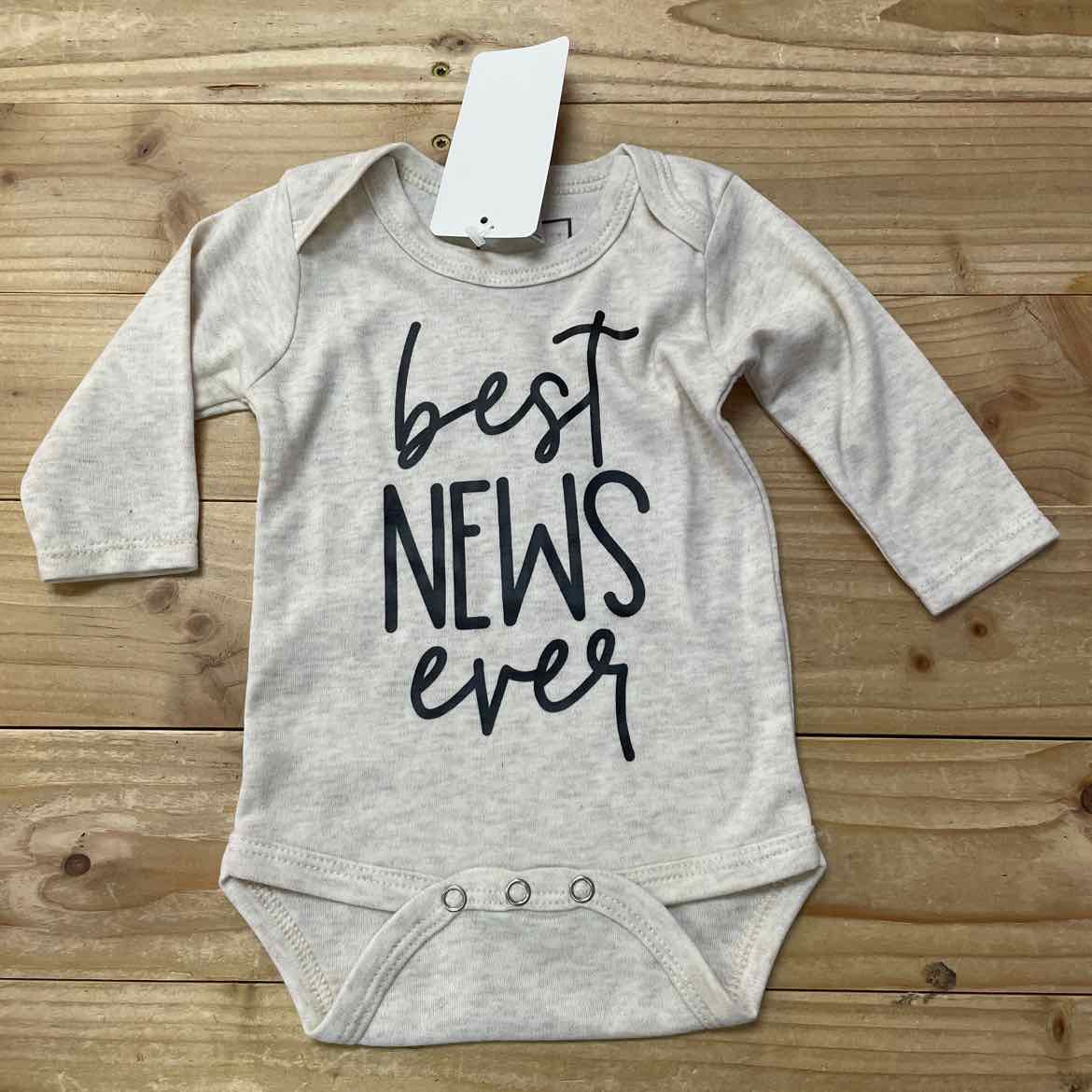 NEW! LAUGHING GIRAFFEBEST NEWS ONESIE 0-3 MOS