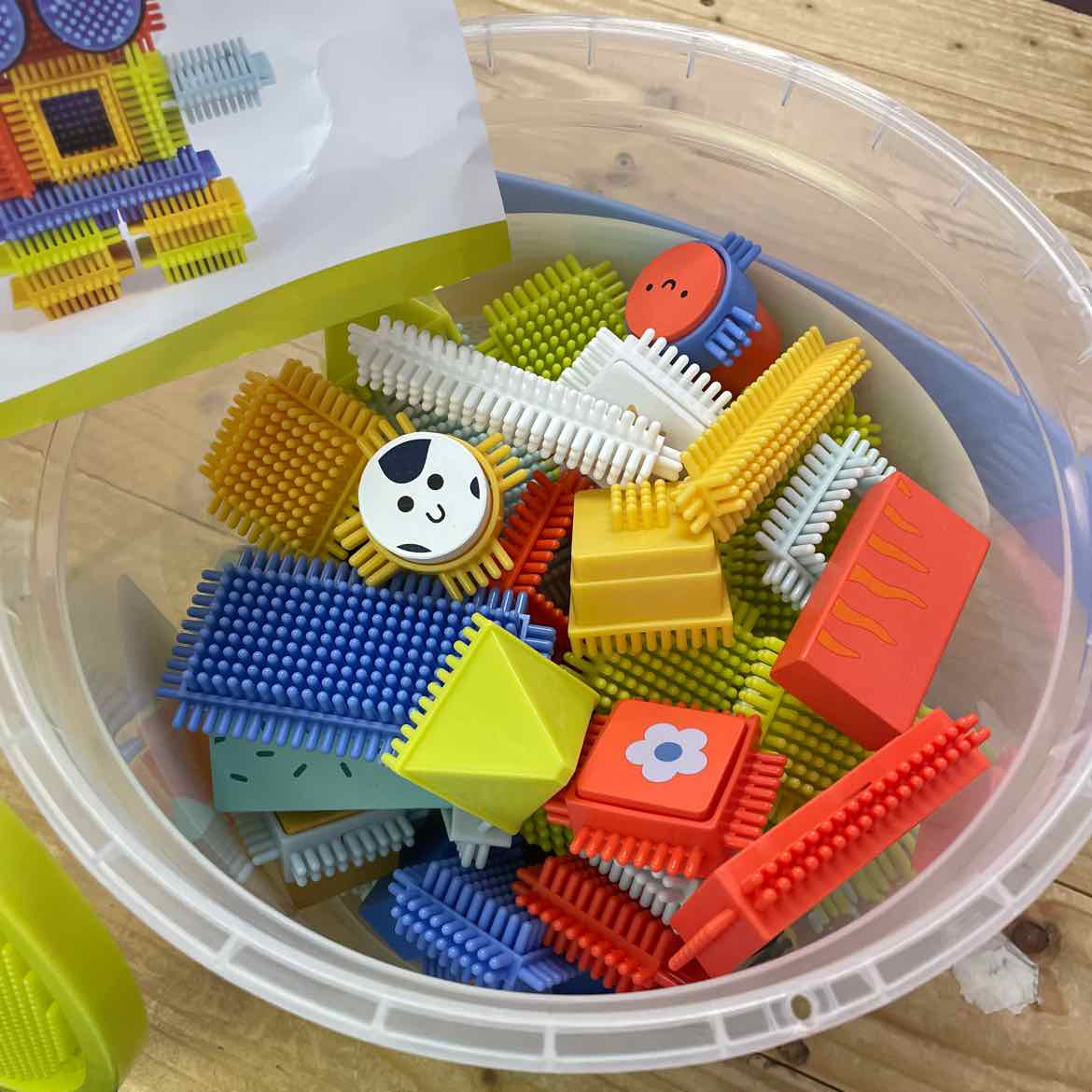 GIGGLE SCAPES BRISTLE BLOCKS