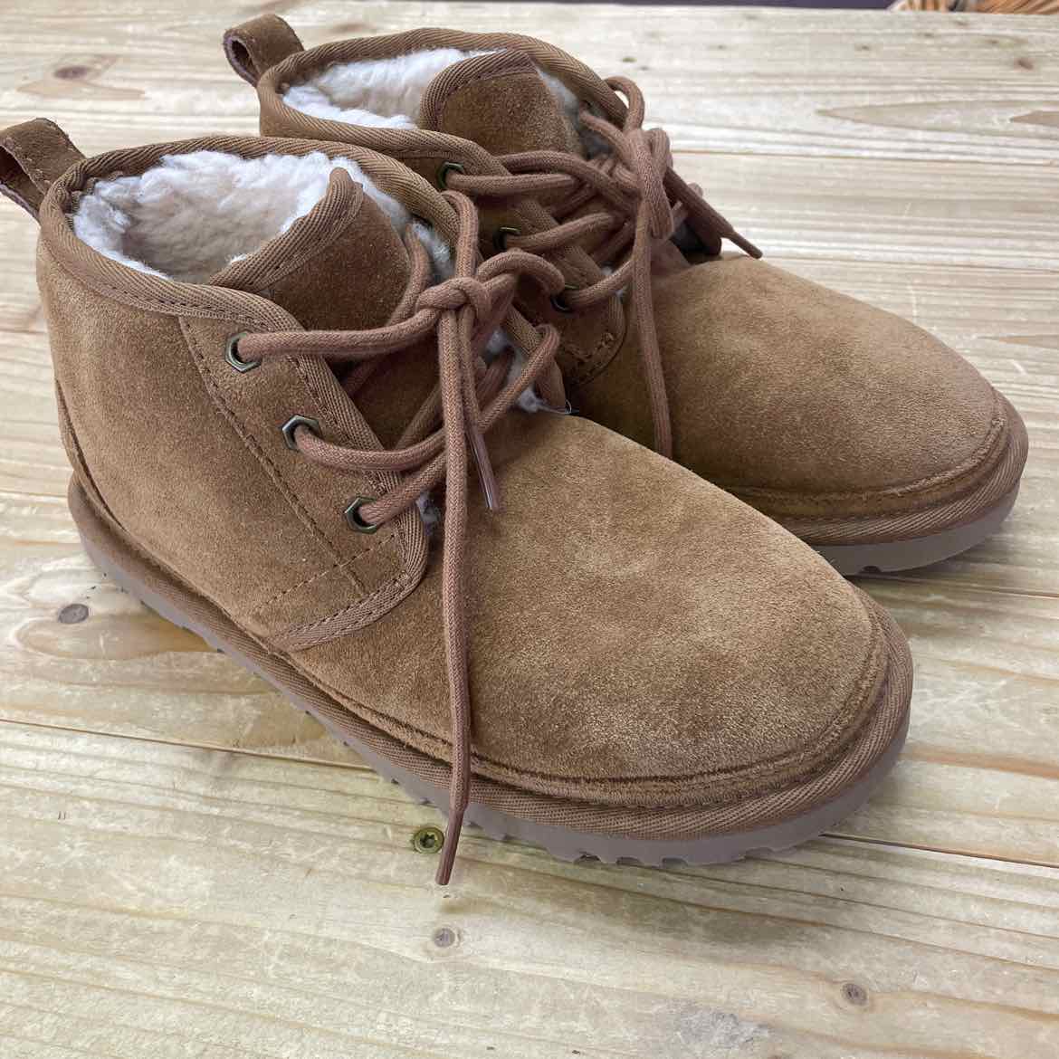 NEW! UGG BOOTIES 6 WOMENS