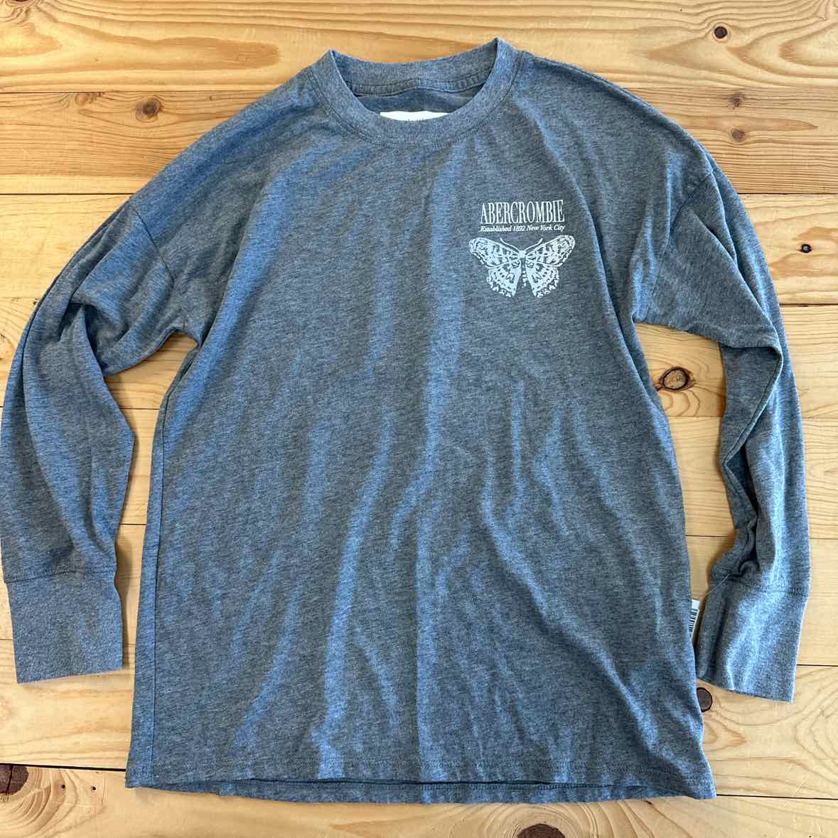 ABERCROMBIE GRAY BUTTERFLY SHIRT 9/10
