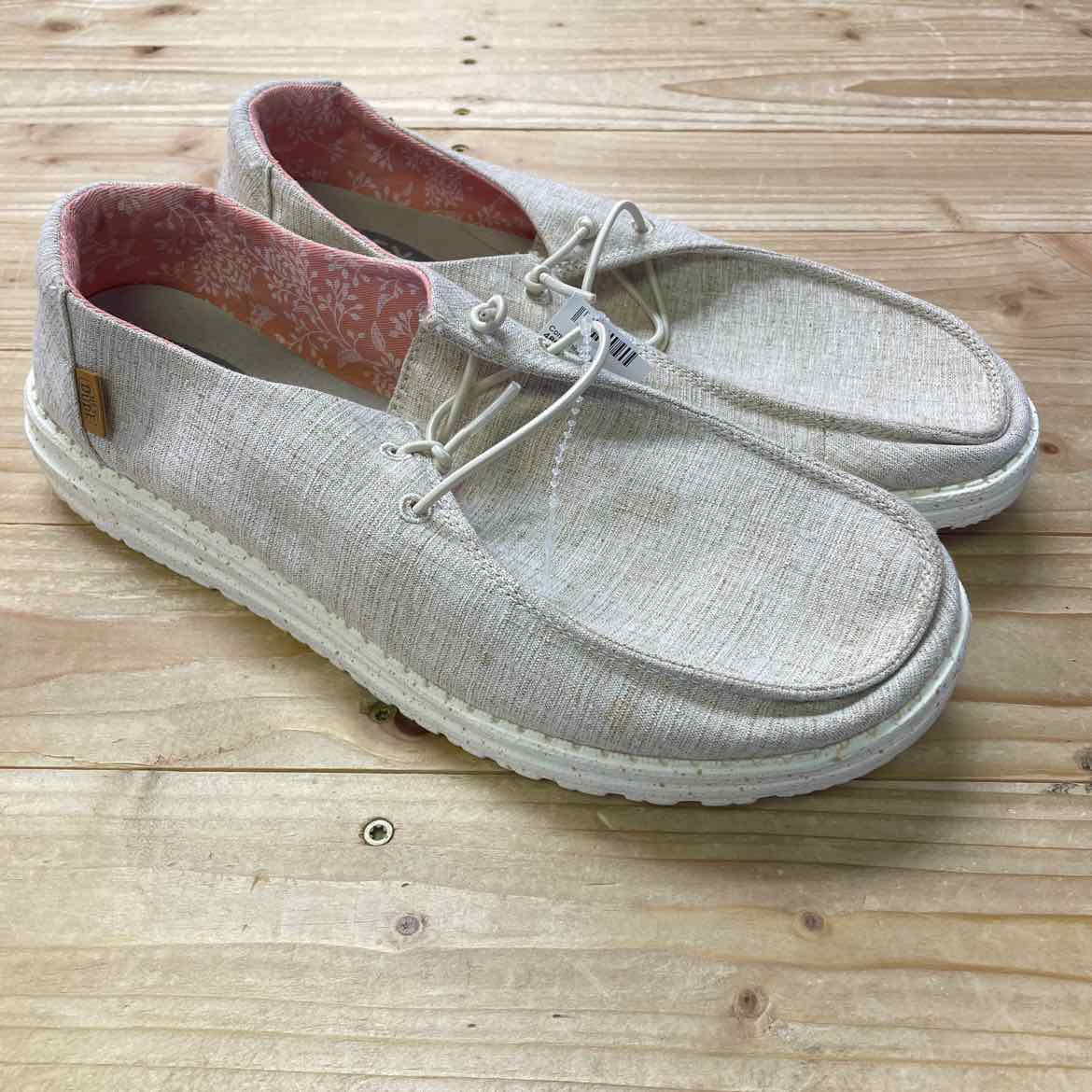 HEY DUDE SHOES 11