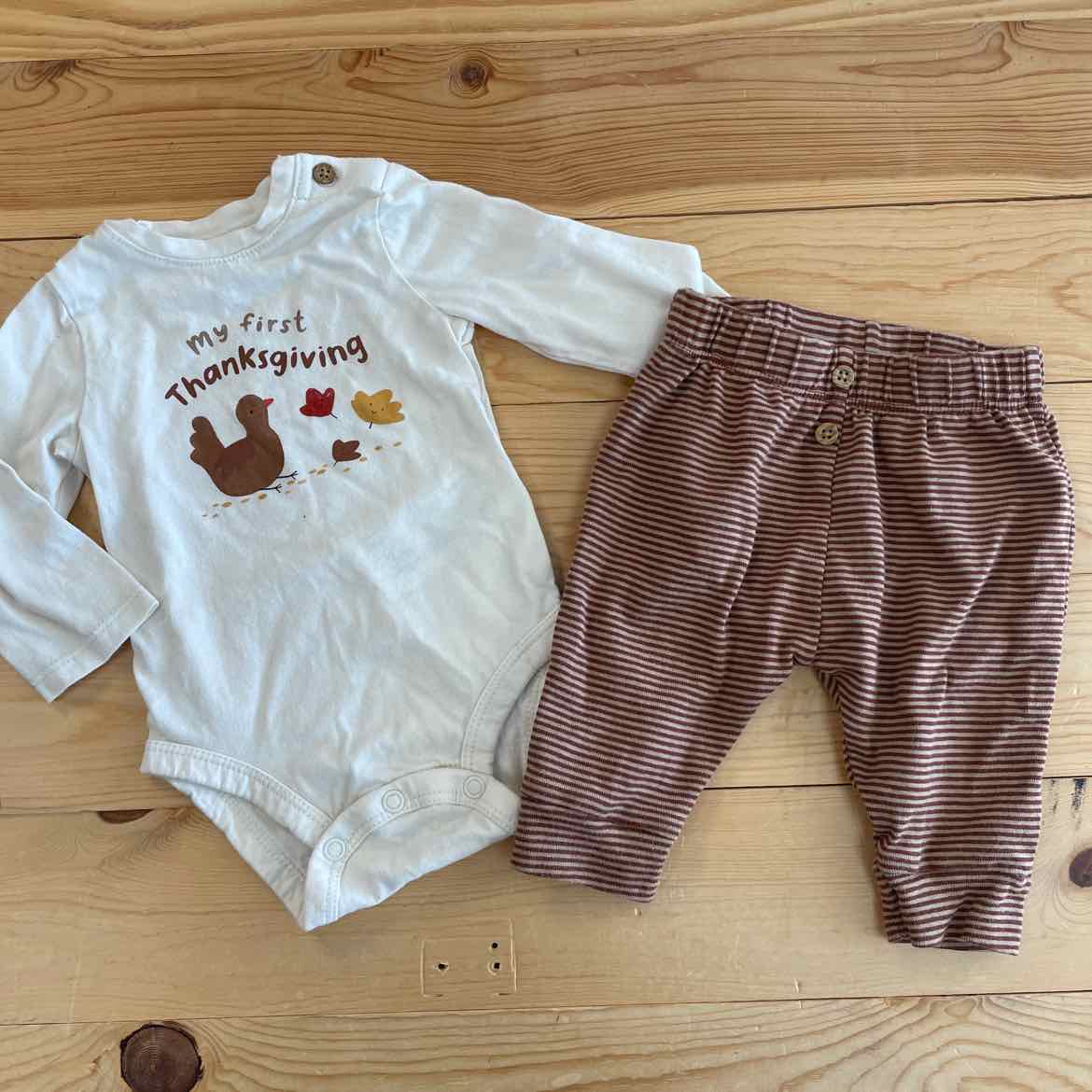 CARTERS THANKSGIVING OUTFIT 3 MOS