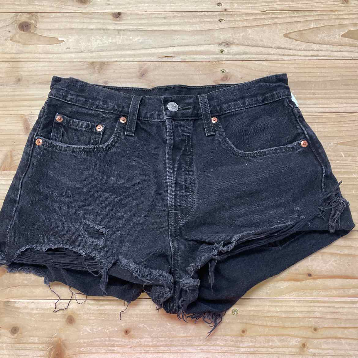LEVIS SHORTS 27