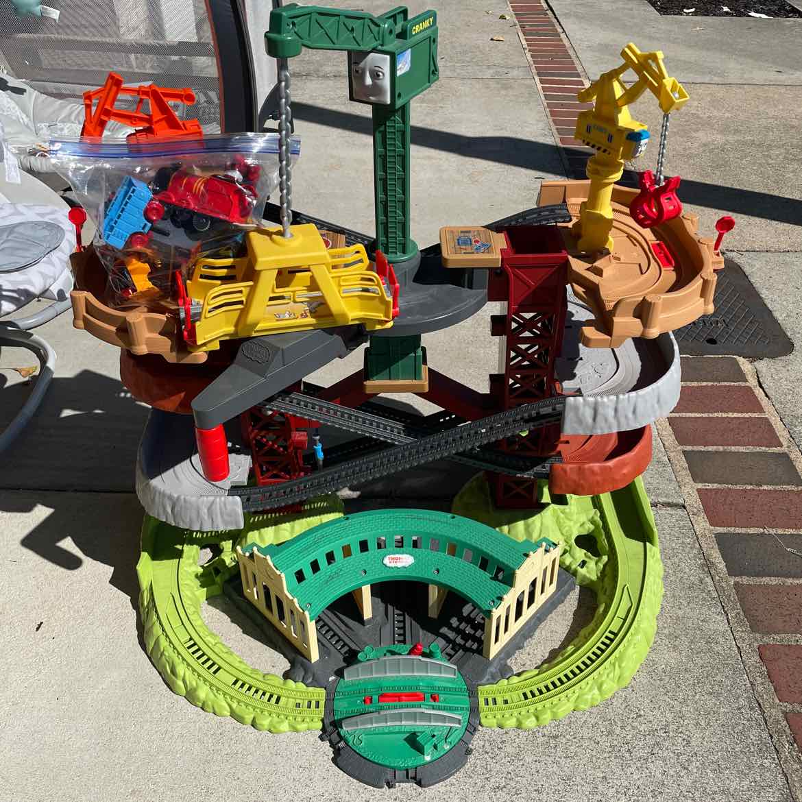 THOMAS TRAINS CRANES SUPER TOWER