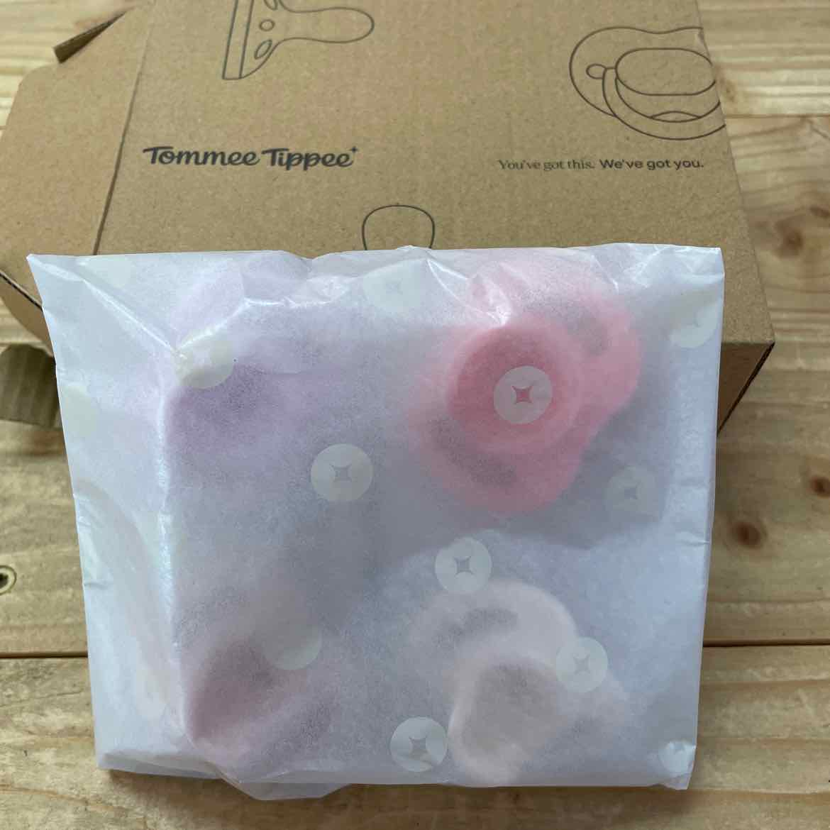 NEW! TOMMIE TIPPEE ULTRA LIGHT SOOTHERS (4 SOOTHERS)-GIRL